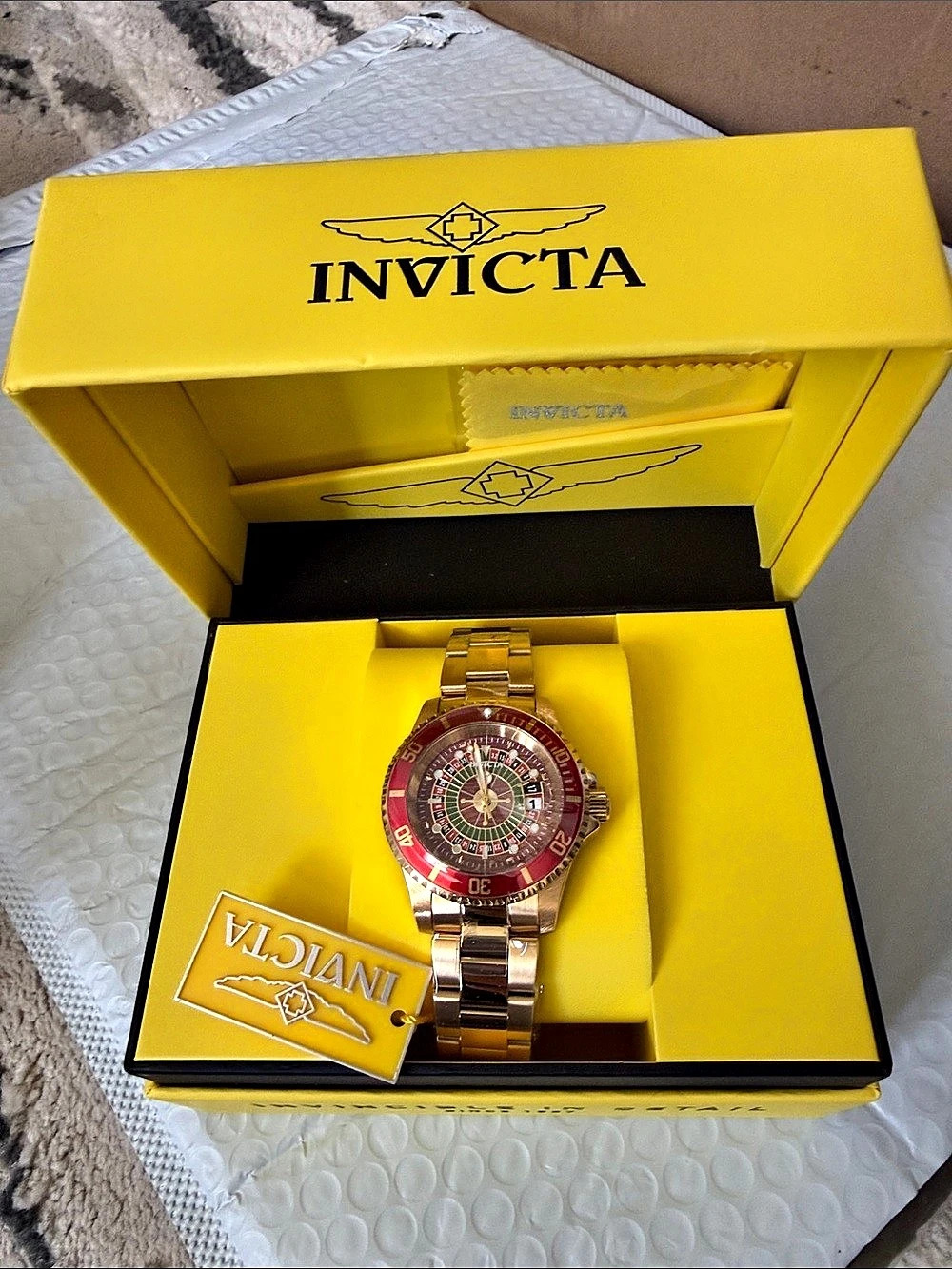 Invicta Pro Diver House of Cards Men's Watch - 40mm. Gold (50520)